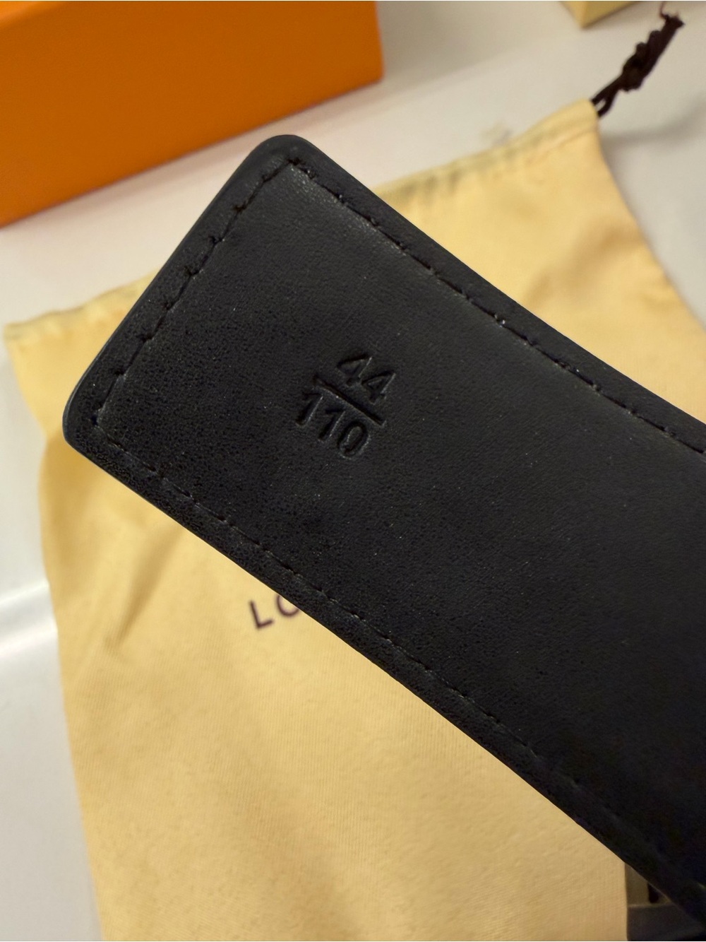 Louis Vuitton LV Initials 40MM Pebbled Leather Belt - Picture 10 of 12